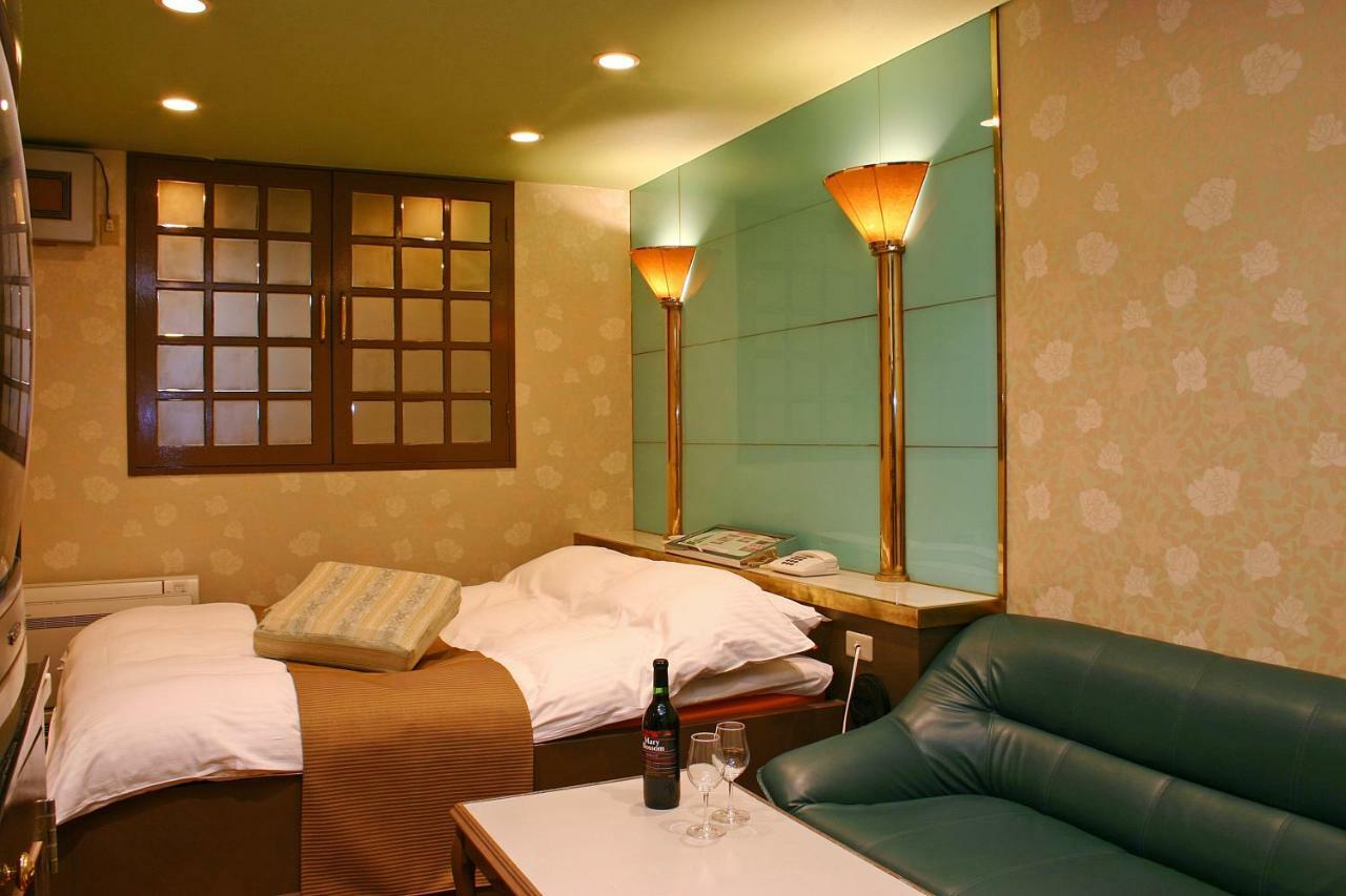 Hotel Chapel Story Sakaihigashi (Adults Only) Sakai  Extérieur photo